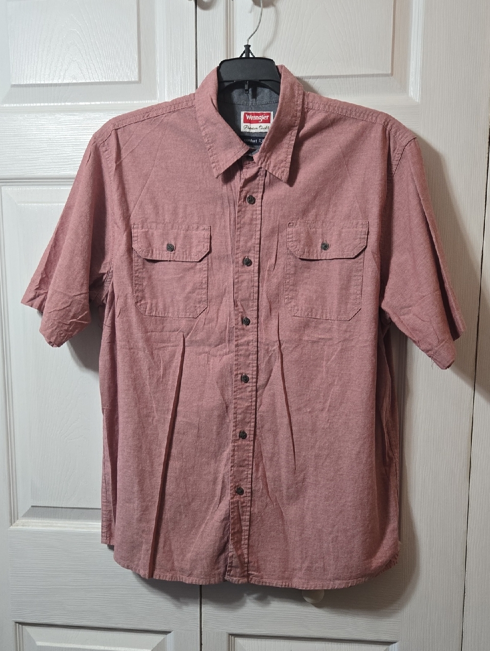 Wrangler Men’s Short Sleeve Button-Down Shirt in Dusty Rose
